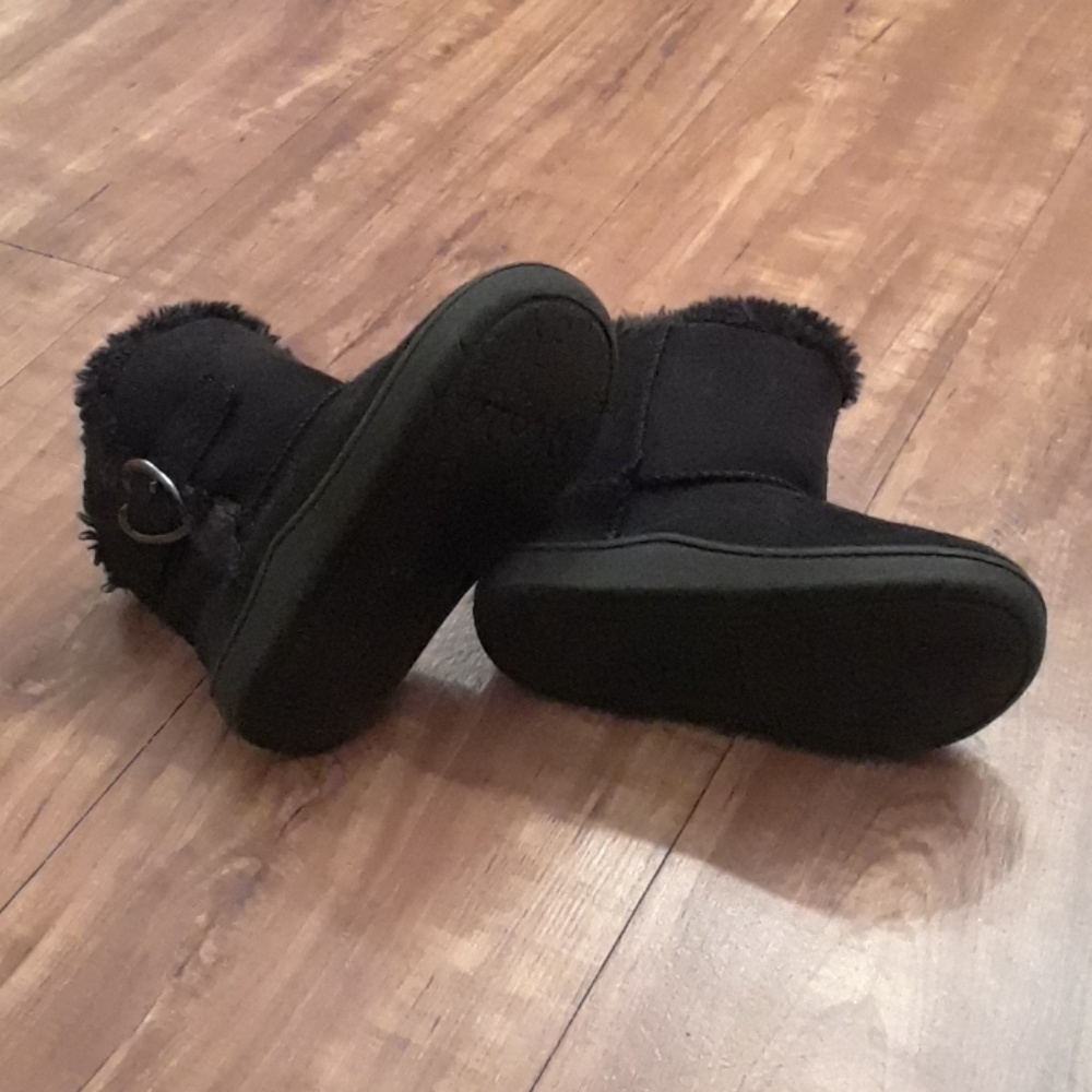 Black faux fur toddler boots